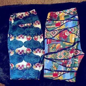 Leggings pair of LulaRoe Holiday pattern.